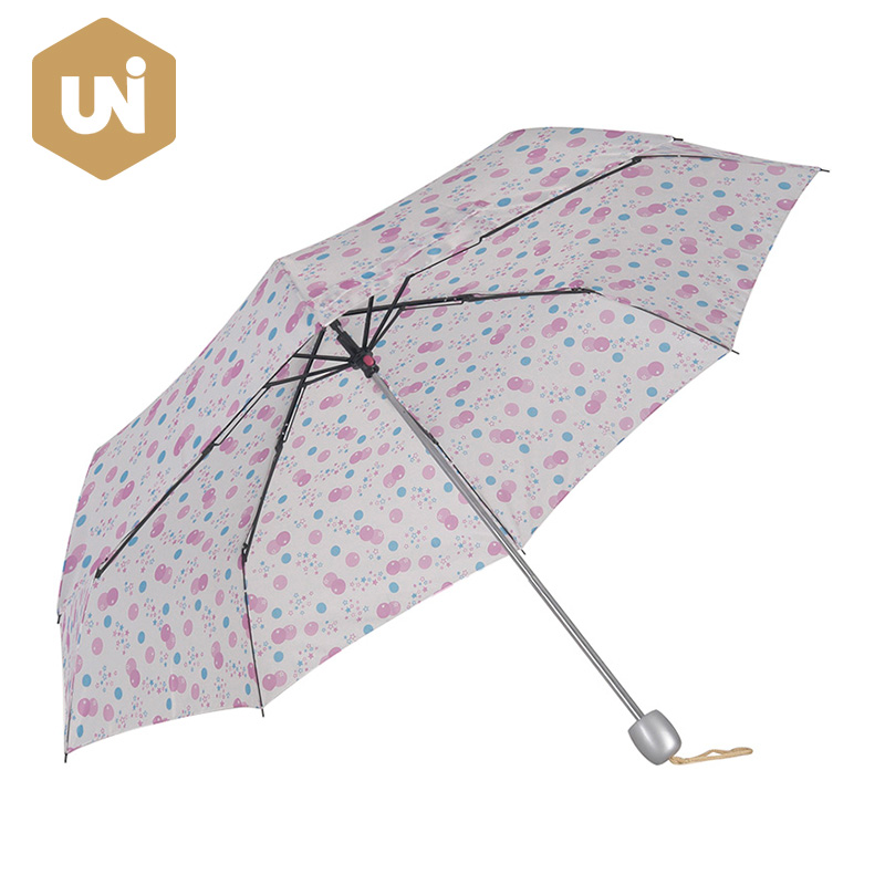 lady-folding-manual-open-umbrella_1801167.jpg